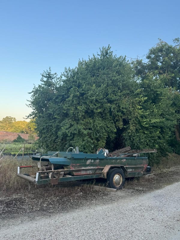 Mystery machine used on  Sherborne Broadwaters?